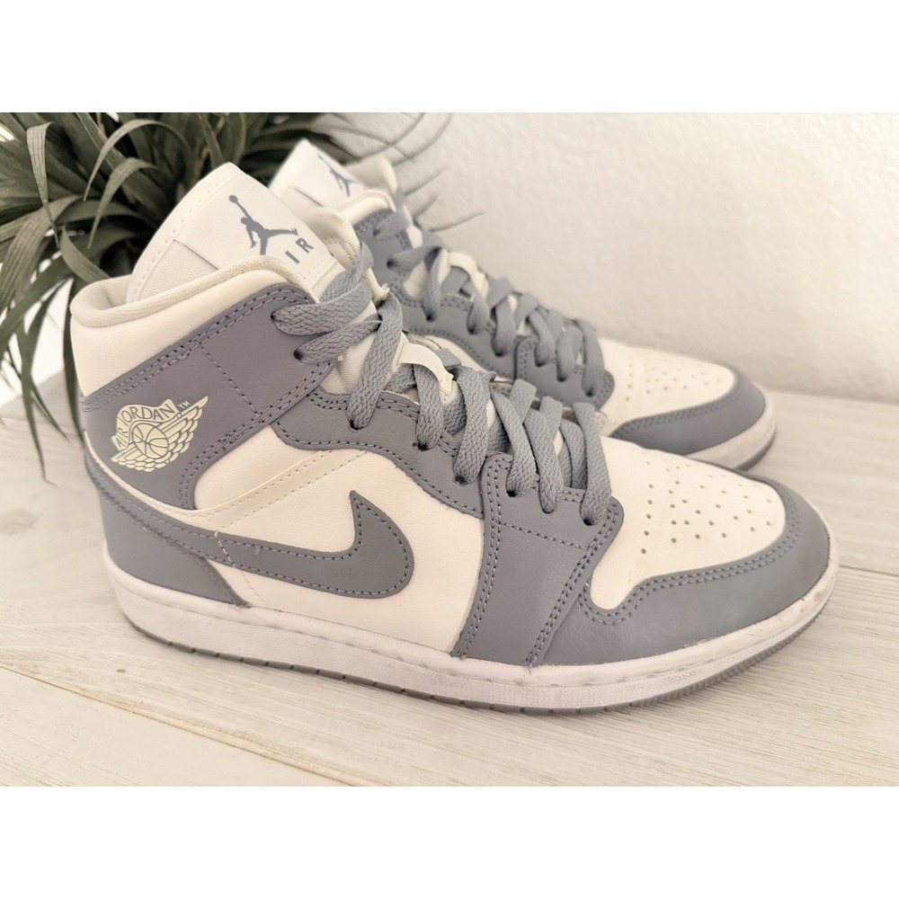 Nike Women's Athletic Shoes - Gray and White